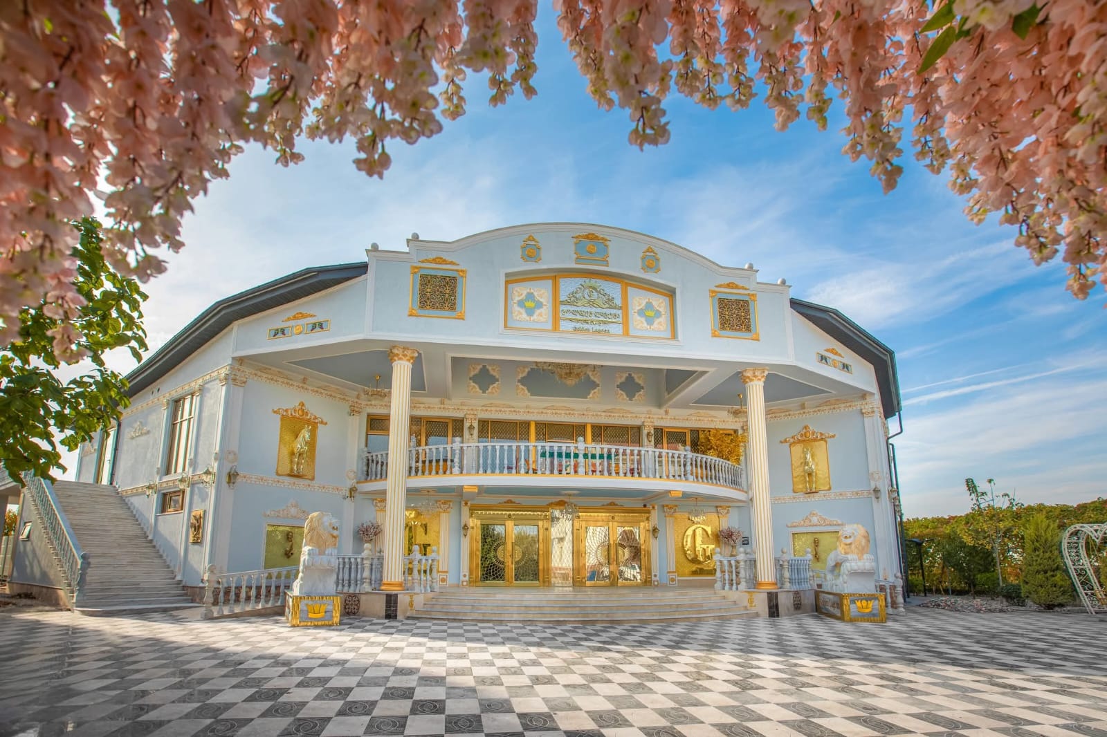 Restaurant in Tserovani 1